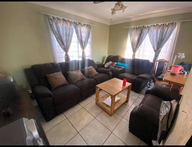 2 BEDROOM HOUSE FOR SALE IN PALM RIDGE EXT 2